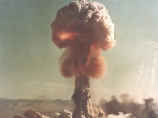 Φωτογραφία για ΣΟΚ: Τι θα συμβεί αν ρίξεις με κανόνι μια ατομική βόμβα [video]