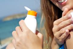 Αντιηλιακά και δείκτες προστασίας: Όλα όσα πρέπει να ξέρουμε