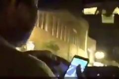 Οι εικόνες είναι αποκαλυπτικές: Ιερόδουλη δίνει χαρά σε ταξιτζή την ώρα που οδηγεί – Δείτε το βίντεο που κατέγραψε πελάτης