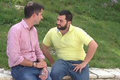 Ο Φάνης Σπανός τα βλέπει όλα καλά και ρόδινα: «Καθαρές και κατάλληλες για μπάνιο όλες οι παραλίες της Εύβοιας»