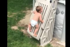 Τι μπορεί να κάνει ένα νήπιο αν ξεφύγει από την προσοχή μας έστω και ένα λεπτό