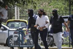 Ελεύθερος με εγγύηση 30.000 ευρώ ο βουλευτής Κωνσταντίνος Μπαρμπαρούσης (ΒΙΝΤΕΟ)