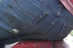 Κόλλα και τσίχλα στα ρούχα σας; Πώς θα τις αφαιρέσετε;