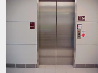 Φωτογραφία για Εσείς ξέρετε γιατί τα ασανσέρ έχουν το κουμπί STOP;