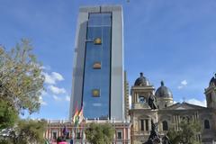 Βολιβία: Η χώρα στη φτώχεια και ο Μοράλες έφτιαξε ανάκτορο 29 ορόφων με τζακούζι, σουίτες και ελικοδρόμιο