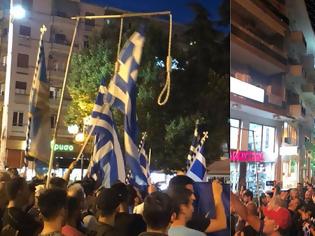 Φωτογραφία για Πολίτες στις Σέρρες έστησαν κρεμάλες και έβριζαν βουλευτές των ΣΥΡΙΖΑ – ΑΝΕΛ [Βίντεο-Εικόνες]