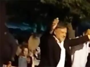 Φωτογραφία για Ο βουλευτής Σέλτσας (ΣΥΡΙΖΑ) χορεύει και τραγουδάει με τον ύμνο του αλυτρωτισμού των «Μακεδόνων του Αιγαίου».[Βίντεο]