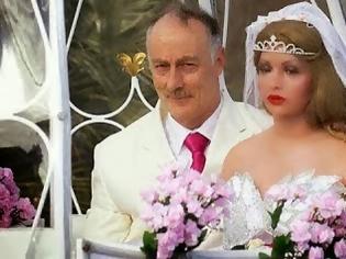 Φωτογραφία για Άντρας παντρεύτηκε στα 55 του αλλά κάτι δεν πάει καλά με αυτή τη νύφη… [video]