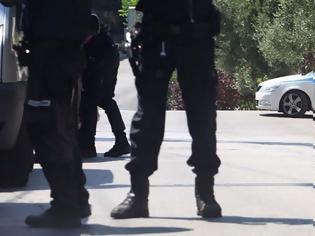 Φωτογραφία για Αστυνομική επιχείρηση και συλλήψεις στη Λάρισα