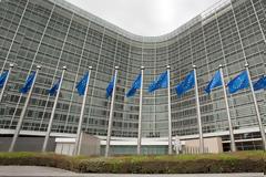 Κομισιόν: Επιβεβαιώνει την περικοπή συντάξεων και αφορολόγητου
