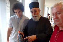 10791 - Ο αρχιμάγειρας του Αγίου Ορους προωθεί τα ελληνικά κρασιά στα Τίρανα
