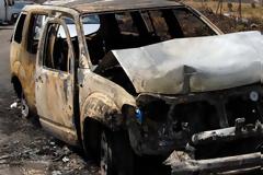 Άρπαξαν εργαλεία με κλεμμένο αυτοκίνητο και το έκαψαν