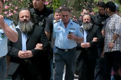 Αγνώριστος ο προφυλακιστέος Αρτέμης Σώρρας - Αποθεώθηκε από οπαδούς του στα Δικαστήρια (ΦΩΤΟ & ΒΙΝΤΕΟ)