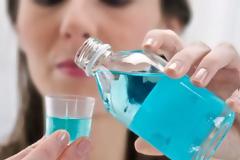 Τι δείχνει νέα έρευνα σχετικά με τη χρήση στοματικού διαλύματος;