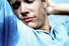 Τέσσερα κόλπα για τις μασχάλες που μυρίζουν από τον ιδρώτα...