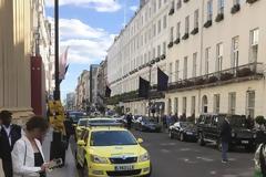 Λονδίνο: Άντρας πέθανε στη μέση του δρόμου στο Μέιφερ