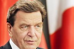 Ρωσία: Με αμοιβή 600.000 δολαρίων ο Σρέντερ παραμένει στο τιμόνι της Rosneft