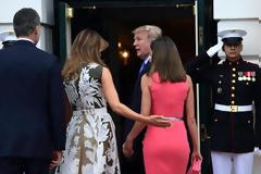 Ποια έχει πιο λεπτή μέση, η Μελάνια ή η βασίλισσα Λετίθια;