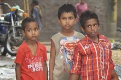 Αυτό είναι το αγοράκι με χέρια γίγαντα... [photo]