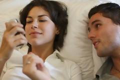 Κλείστε το κινητό σας μετά τις 9 το βράδυ!