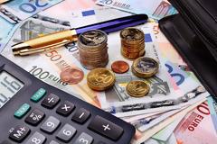 Πληρωμή του φόρου εισοδήματος σε 12 μηνιαίες δόσεις