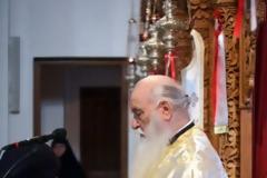 Γιατί ασπαζόμαστε το χέρι του κληρικού;