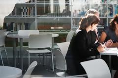 8 πράγματα που οι έξυπνοι άνθρωποι δεν αποκαλύπτουν ποτέ στη δουλειά