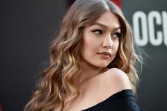 Η Tζίτζι Χαντίντ φόρεσε το πιο καυτό μπικίνι