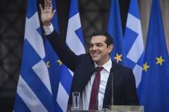 Ο Τσίπρας έβαλε και έβγαλε τη γραβάτα για το χρέος