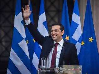 Φωτογραφία για Ο Τσίπρας με κόκκινη γραβάτα στο Ζάππειο: «Η Ελλάδα γυρίζει σελίδα και επιστρέφει αποκλειστικά στους Έλληνες» (ΦΩΤΟ & ΒΙΝΤΕΟ)