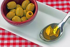 Ελαιόλαδο: Γιατί πρέπει να καταναλώνετε μία κουταλιά καθημερινά