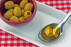 Ελαιόλαδο: Γιατί πρέπει να καταναλώνετε μία κουταλιά καθημερινά