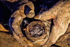 Όσοι δεν αντέχετε μην το δείτε! Ο άνθρωπος που δεν έχει πλυθεί εδώ και 60 χρόνια [photos]