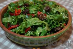 Η συνταγή της Ημέρας: Σαλάτα με χωριάτικο λουκάνικο αρωματισμένο με μέλι και τσίπουρο