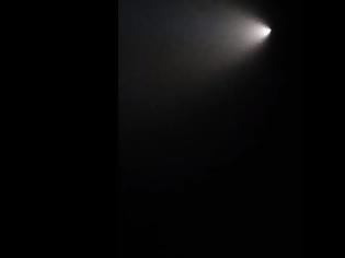 Φωτογραφία για Οι άνθρωποι φρίκαραν βλέποντας αυτό το τρελό φως πάνω στον ουρανό - Τι ακριβώς είναι; [video]