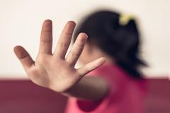 ΣΟΚ: 65χρονος κατηγορείται για ασέλγεια σε δύο ανήλικα κορίτσια ΡΟΜΑ στον Ορχομενό.