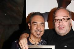 Το εξώδικο Μουκίδη στον Σφακιανάκη - Γιατί του απαγορεύει να ερμηνεύει τα τραγούδια του δημόσια;