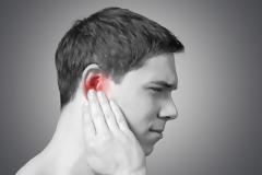 Βγάλατε σπυράκι εσωτερικά στο αφτί; Τι πρέπει να κάνετε;