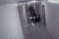 Σοκ! Φάντασμα επιτέθηκε σε άνθρωπο. Δείτε το απίστευτο βίντεο.....