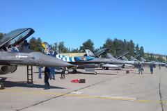 Aυτοκίνητο εισέβαλε στην αεροπορική βάση στο Τατόι - Συνελήφθη ο οδηγός