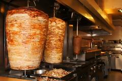 Viral: Η πινακίδα του σουβλατζή για όσους ψάχνουν στα σκουπίδια