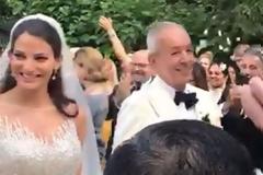 Ο εφοπλιστής Γιάννης Κούστας παντρεύτηκε τη Δήμητρα Μέρμηγκα στο κοσμοπολίτικο Σορέντο!