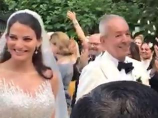 Φωτογραφία για Ο εφοπλιστής Γιάννης Κούστας παντρεύτηκε τη Δήμητρα Μέρμηγκα στο κοσμοπολίτικο Σορέντο!
