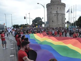 Φωτογραφία για Θεσσαλονίκη: Πέταξαν στον Θερμαϊκό δύο άνδρες που πήγαιναν στο Gay Pride!