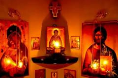 Υπάρχει εικονοστάσι στο σπίτι σας; Οι εικόνες ακούνε; Οι εικόνες βλέπουν;