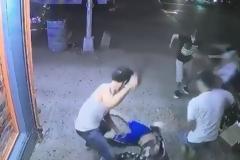 Συμμορία κατακρεουργεί 15χρονο με ματσέτες - Πέθανε από αιμοραγία στο πεζοδρόμιο (Σκληρό βίντεο)