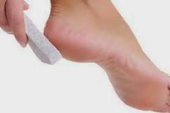 Κάντε τις φτέρνες σας να μοιάζουν με μωρού με φυσικά προϊόντα...