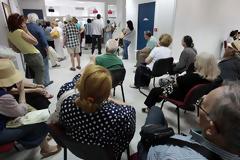 ΕΛΣΤΑΤ: Έλλειψη χρημάτων και λίστες αναμονής τα βασικά προβλήματα για τους πολίτες σχετικά με την υγεία τους
