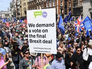 Φωτογραφία για Χιλιάδες διαδηλωτές κατά του Brexit στους δρόμους του Λονδίνου, δύο χρόνια μετά το δημοψήφισμα