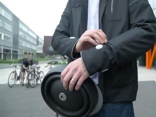 Φωτογραφία για Ποδηλατικό μπουφάν κατευθύνει τους αναβάτες και επισημαίνει την παρουσία τους σε άλλους οδηγούς